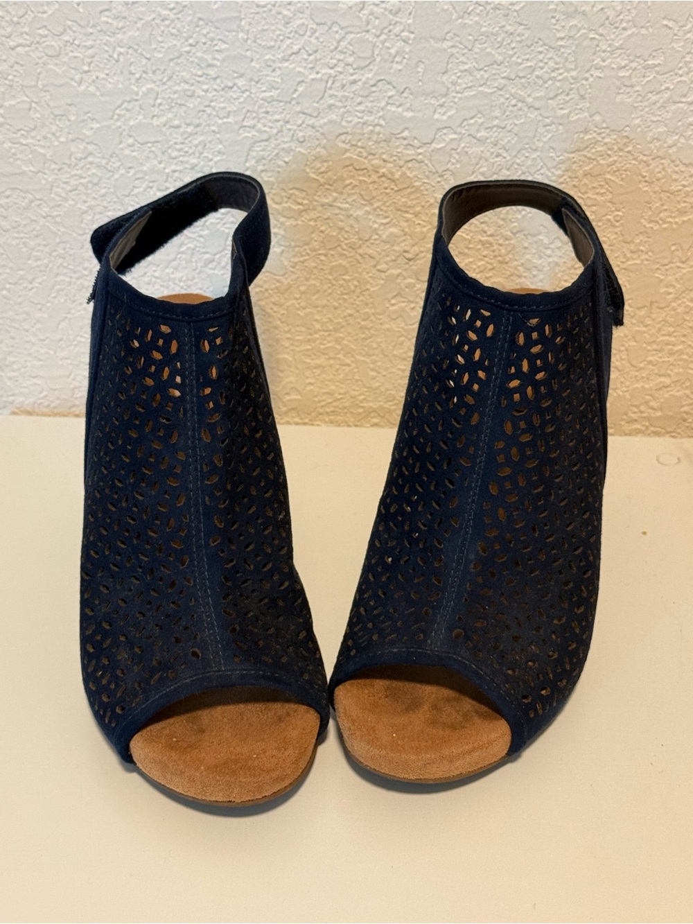 Giani Bernini Women's Navy Open-Toe Laser-Cut Peep Toe Heels Size 8.5